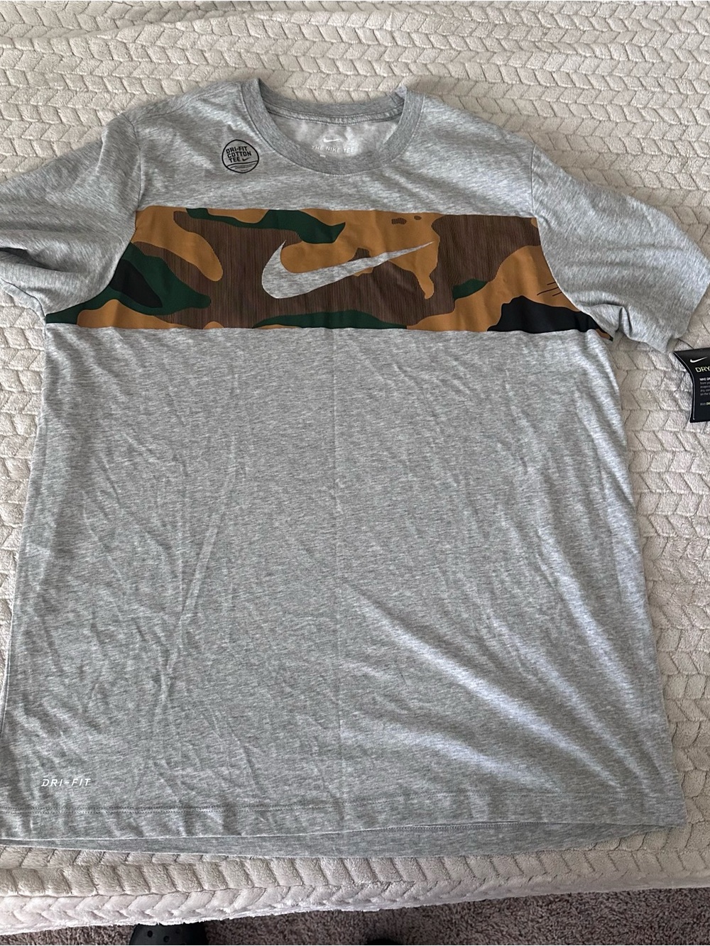Nike Menβs Gray Dri-FIT Camo Panel Short Sleeve Shirt
